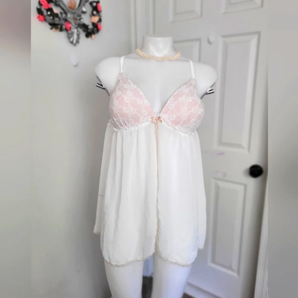 Elegant Cream Lace Chemise